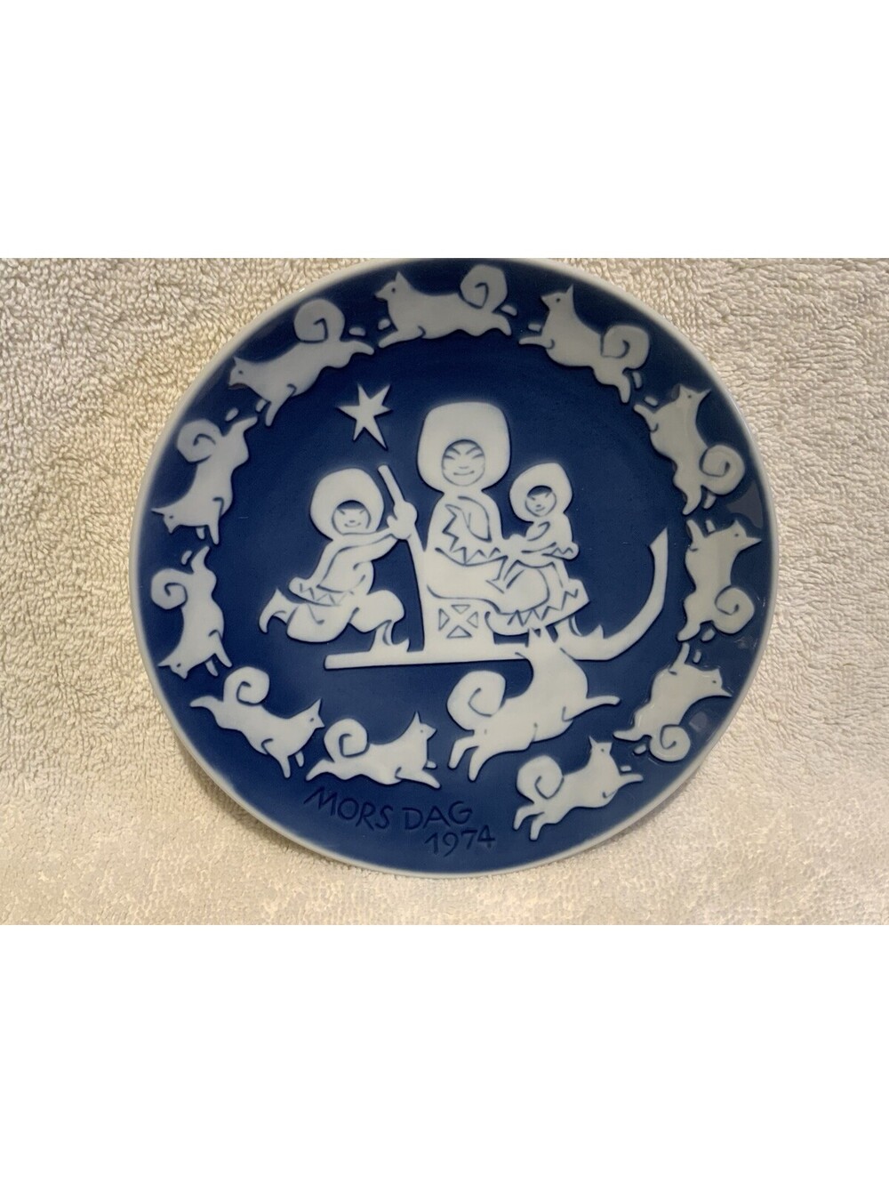 Vintage 1974 Royal Copenhagen ‘Inuit Mom’ ‘Mors Dag’ 6” Mothers Day Plate